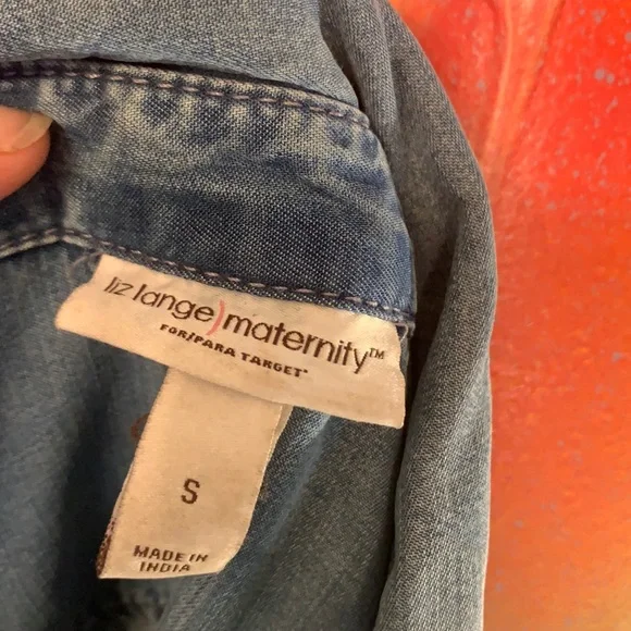 Comfortable Liz Lange Maternity Top - Picture 8 of 8